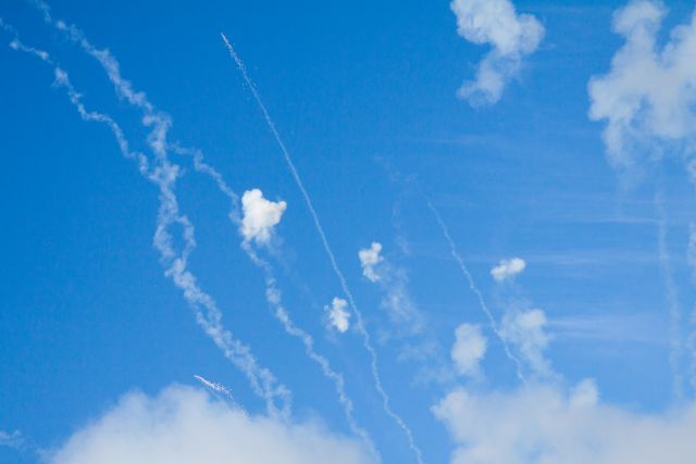 Feu d'artifice et pétards lancés à 10h58 précises<br/>