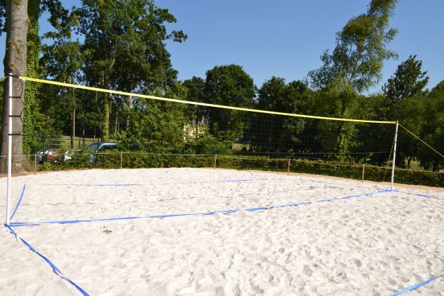 Le terrain de beach-volley et son sable blanc<br/>